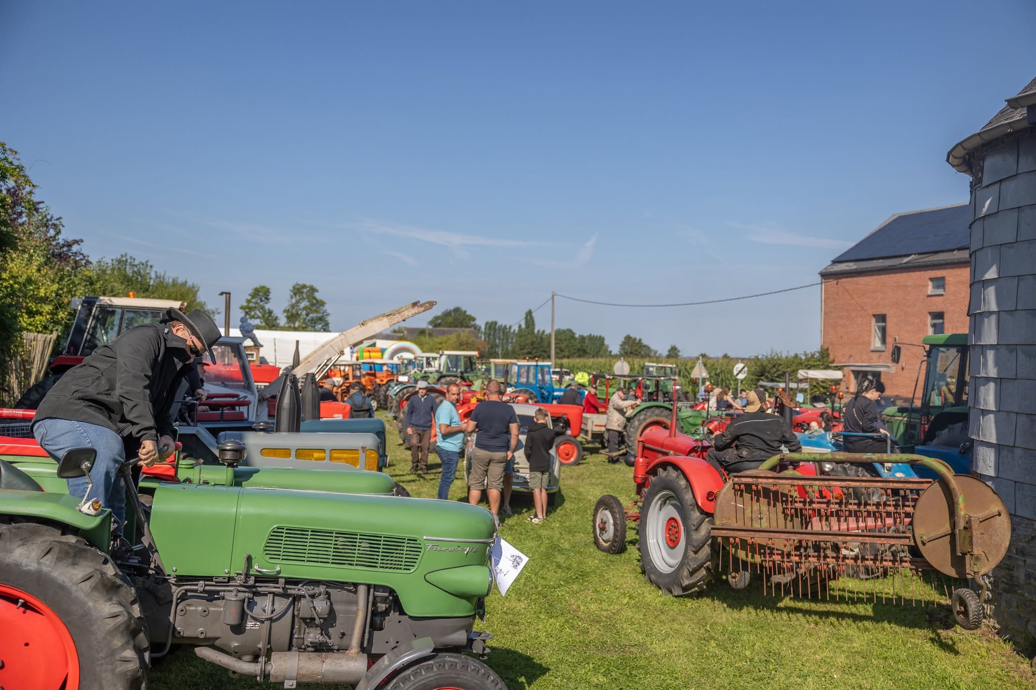 Illustration souvenir : Exposition de vieux tracteurs